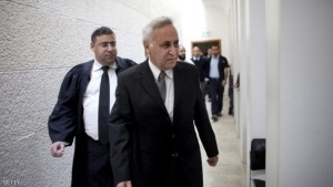 Former Israeli president Moshe Katsav (R