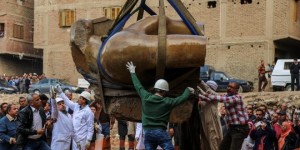مصر.. انتشال جزء ثان من تمثال يرجح أنه للملك رمسيس الثاني