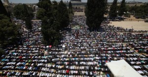 300-ألف-فلسطيني-صلوا-الجمعة-الثالثة-من-رمضان-في-الأقصى-780x405