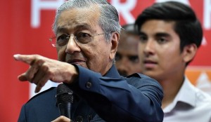 Malaysia's newly elected Prime Minister Mahathir Mohamad attends a news conference in Menara Yayasan Selangor, Pataling Jaya